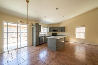 591 S Bundy Dr in Fresno, CA - Building Photo - Building Photo