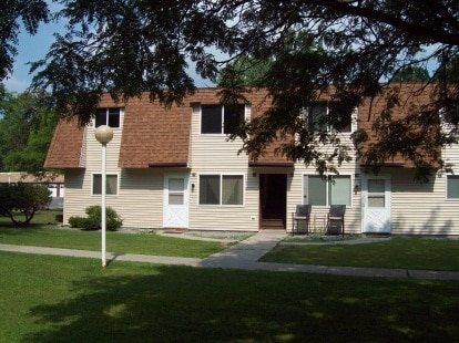 Colonial Country Estates in Cobleskill, NY - Foto de edificio - Building Photo