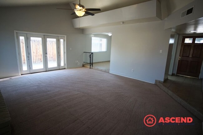 5104 Belcrest Ave in Bakersfield, CA - Building Photo - Building Photo