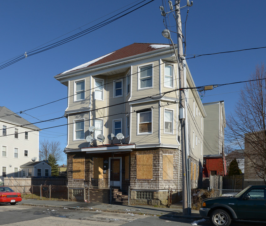 872 S 1st St in New Bedford, MA - Building Photo