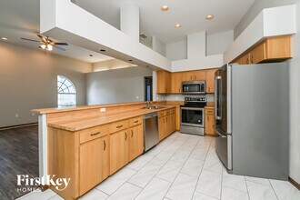 5349 Montserrat Dr, Unit Apt. 202 in Lakeland, FL - Foto de edificio - Building Photo