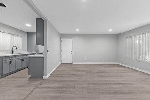 8101 Larson Ave in Garden Grove, CA - Building Photo