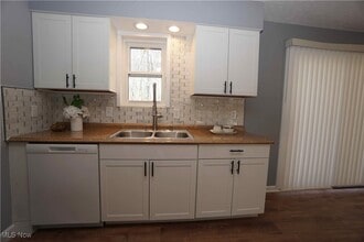 18570 Shaw Rd in Chagrin Falls, OH - Building Photo - Building Photo