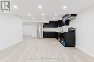 211 Green Rd in Hamilton, ON - Building Photo - Building Photo