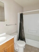 1450 Getzelman Dr, Unit 2E in Elgin, IL - Building Photo - Building Photo