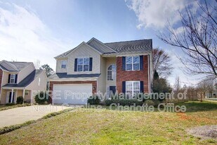 3904 Luthers Rock Ct in Charlotte, NC - Building Photo