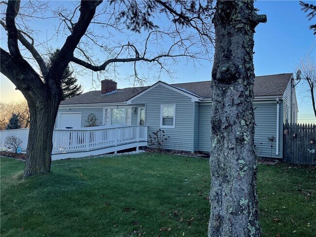 9 Wilson Rd in Middletown, RI - Building Photo - Building Photo