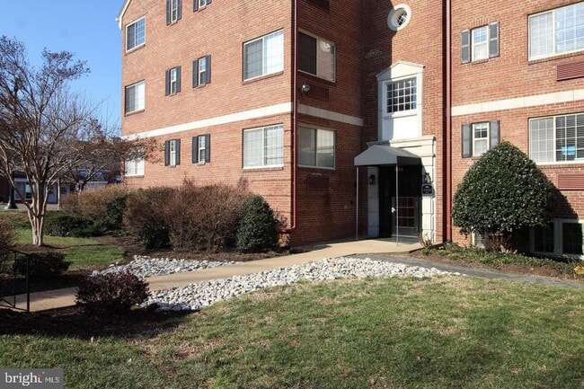 property at 820 S Washington St