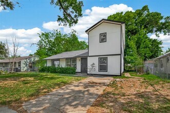 5830 Southlea St in Houston, TX - Building Photo - Building Photo