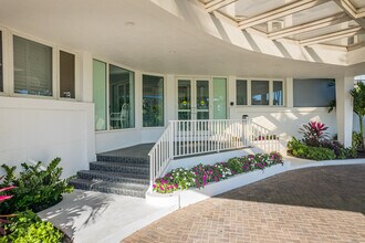 LIONS GATE A CONDOMINIUM in Naples, FL - Foto de edificio - Building Photo