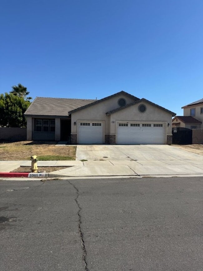 3385 Claremont St in Hemet, CA - Building Photo - Building Photo