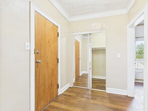 4338 W Kamerling Ave, Unit 2N in Chicago, IL - Foto de edificio - Building Photo