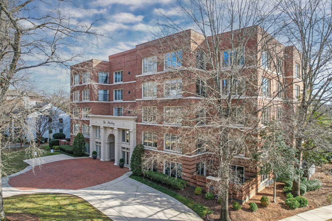 2445 Selwyn Ave in Charlotte, NC - Building Photo