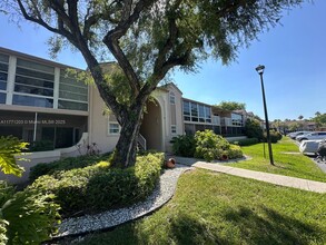 4760 NW 102nd Ave, Unit 104-12 in Doral, FL - Foto de edificio - Building Photo