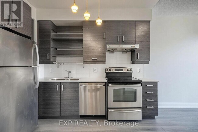 B-8228 Birchmount Rd in Markham, ON - Building Photo - Building Photo