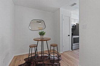 6903 Deatonhill Dr in Austin, TX - Building Photo - Building Photo