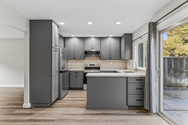 property at 19115 Creekside Pl