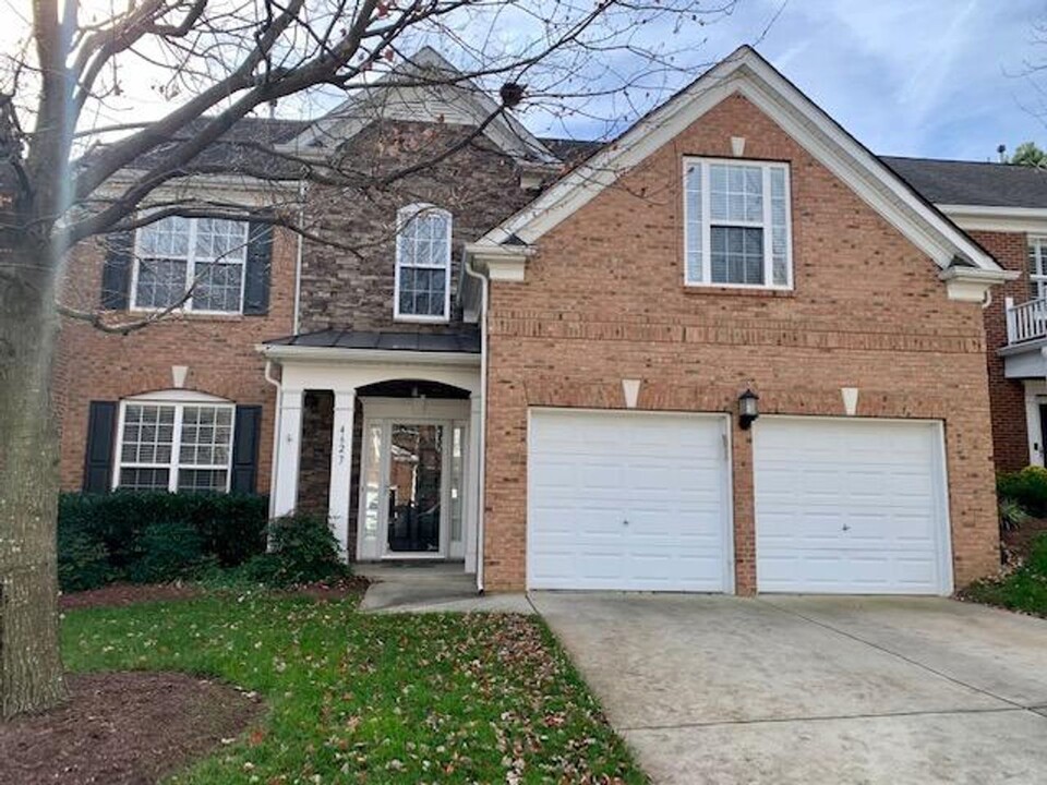 4627 Manassa Pope Ln in Raleigh, NC - Foto de edificio
