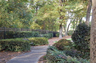 The Gables at Druid Hills Senior Apartments in Charlotte, NC - Foto de edificio - Building Photo