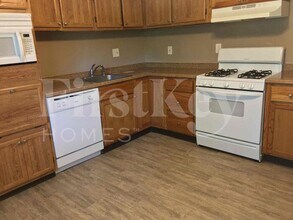 4813 Cherry Blossom Ln in Hazelwood, MO - Foto de edificio - Building Photo