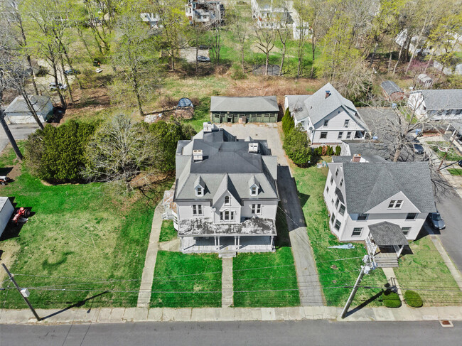 22 Perkins Ave in Norwich, CT - Building Photo - Building Photo