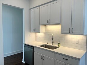 1228 E Juneau Ave in Milwaukee, WI - Building Photo - Building Photo