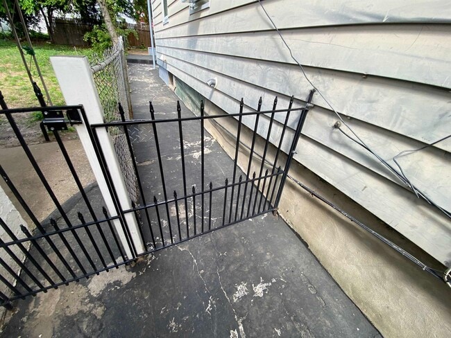 19 W 14th St in Bayonne, NJ - Building Photo - Building Photo
