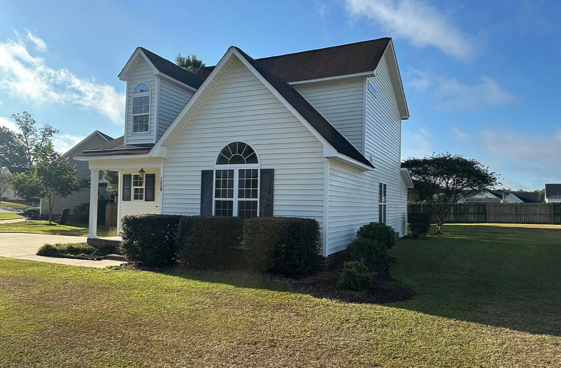 1229 Ashmoor Ln in Winterville, NC - Building Photo