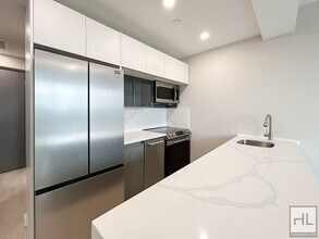 132-47 Metropolitan Ave-Unit -5C in Queens, NY - Building Photo - Building Photo