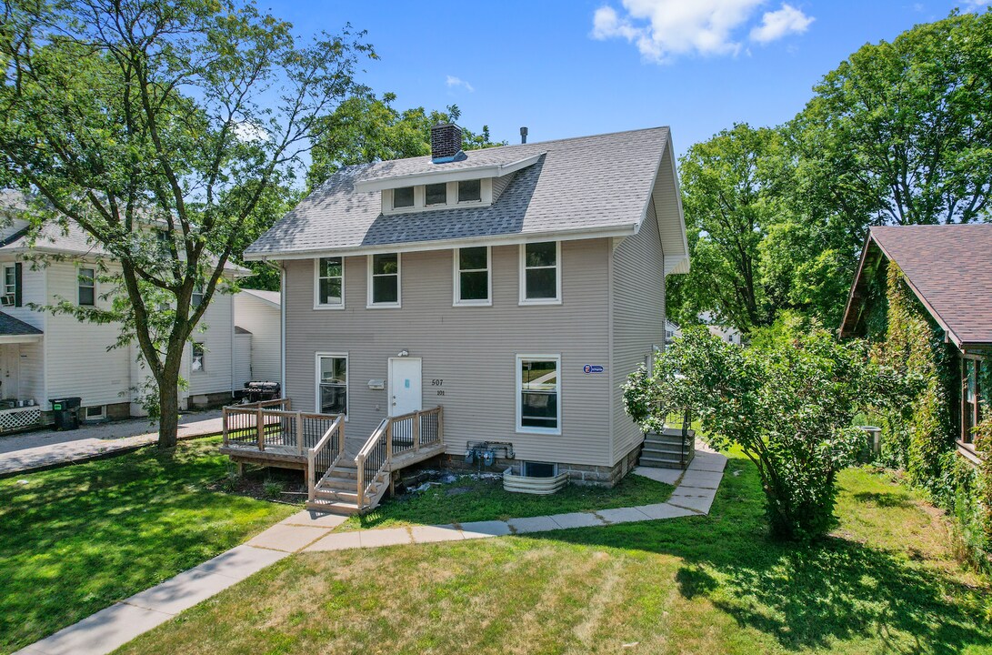 507 Welch Ave in Ames, IA - Building Photo