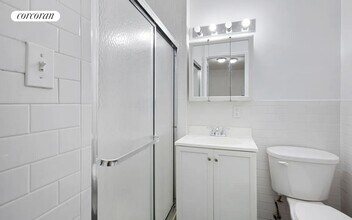 100 W 67th St in New York, NY - Building Photo - Building Photo