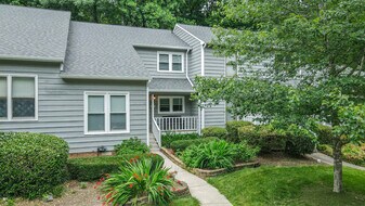 107 Abbots Glen Ct in Cary, NC - Building Photo