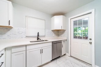 51 N Cortez Ave in Winter Springs, FL - Building Photo - Building Photo