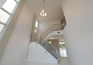 9867 NW 75th Terrace in Doral, FL - Foto de edificio - Building Photo