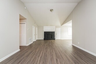 591 Stonehedge Dr in Stone Mountain, GA - Building Photo - Building Photo