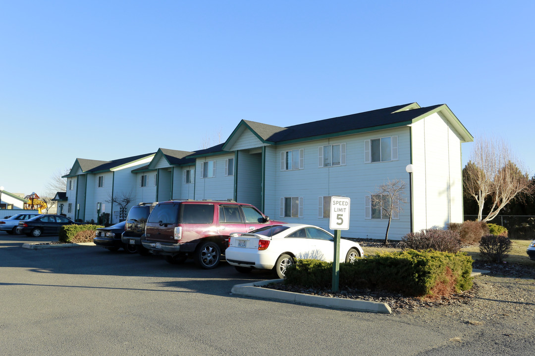 Edison Park Apartments in Sunnyside, WA - Building Photo