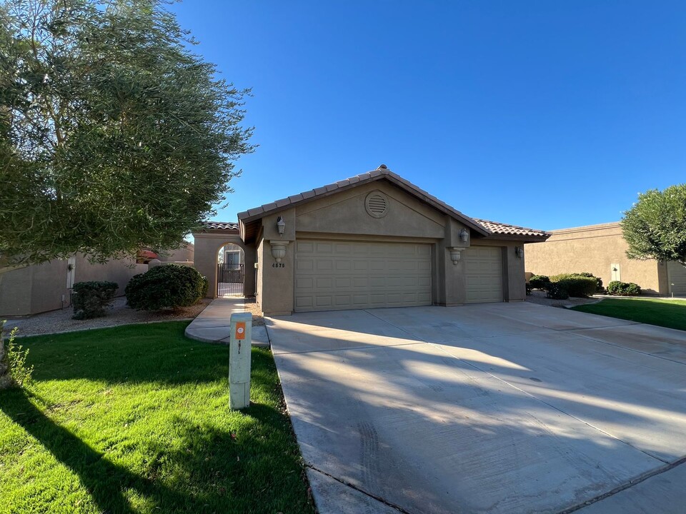 4575 La Quinta Ln in Yuma, AZ - Foto de edificio