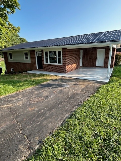 property at 407 Dogwood Trail
