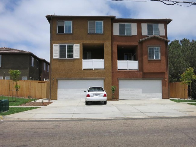 South Bay Urban Townhomes in National City, CA - Foto de edificio - Building Photo