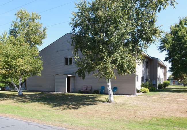 Scenic Valley Apartments in Osceola, WI - Foto de edificio - Building Photo