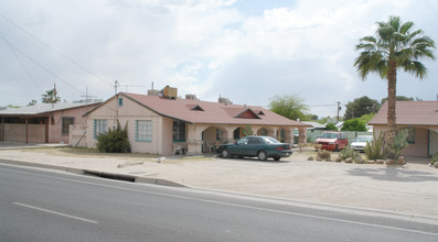 801-825 N Swan Rd in Tucson, AZ - Building Photo - Building Photo