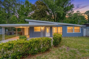 8043 Joffre Dr in Jacksonville, FL - Building Photo