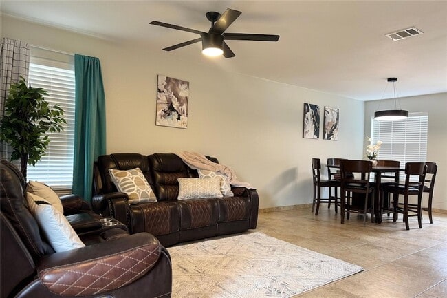 6300 Crumley Ln in Austin, TX - Foto de edificio - Building Photo