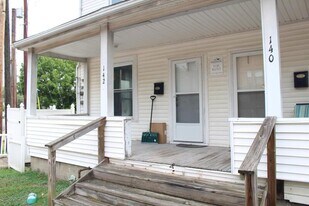 142 N Lancaster St in Athens, OH - Building Photo