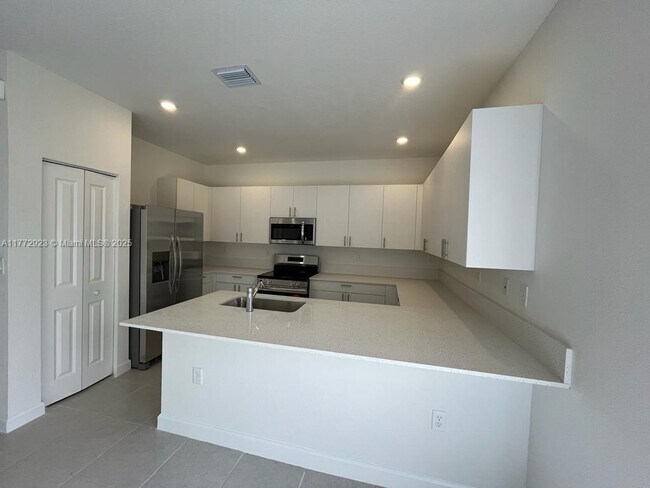 16280 SW 292nd St in Homestead, FL - Building Photo - Building Photo