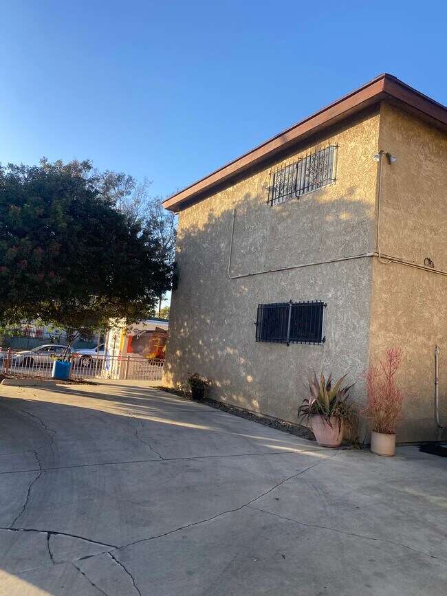 2458 S Normandie Ave, Unit #1 in Los Angeles, CA - Building Photo - Building Photo