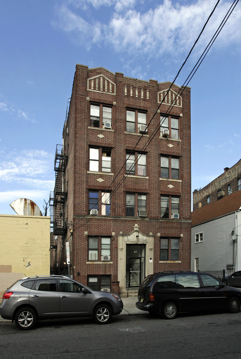 77 Romaine Ave in Jersey City, NJ - Building Photo