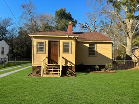 2005 Mott Dr W in Mobile, AL - Building Photo