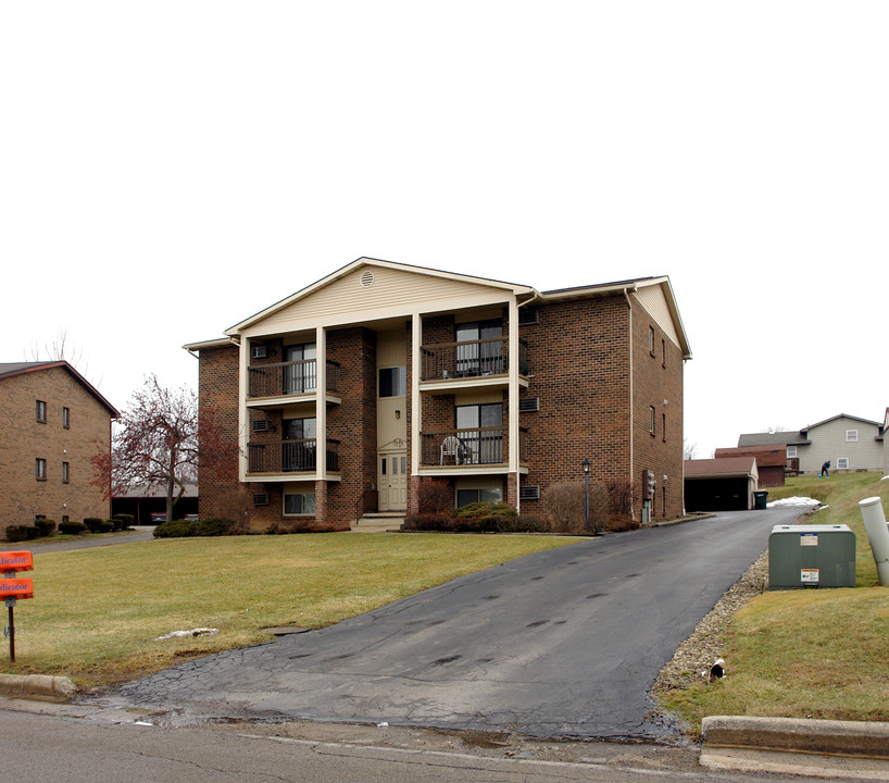 35 Carter Cir in Youngstown, OH - Building Photo