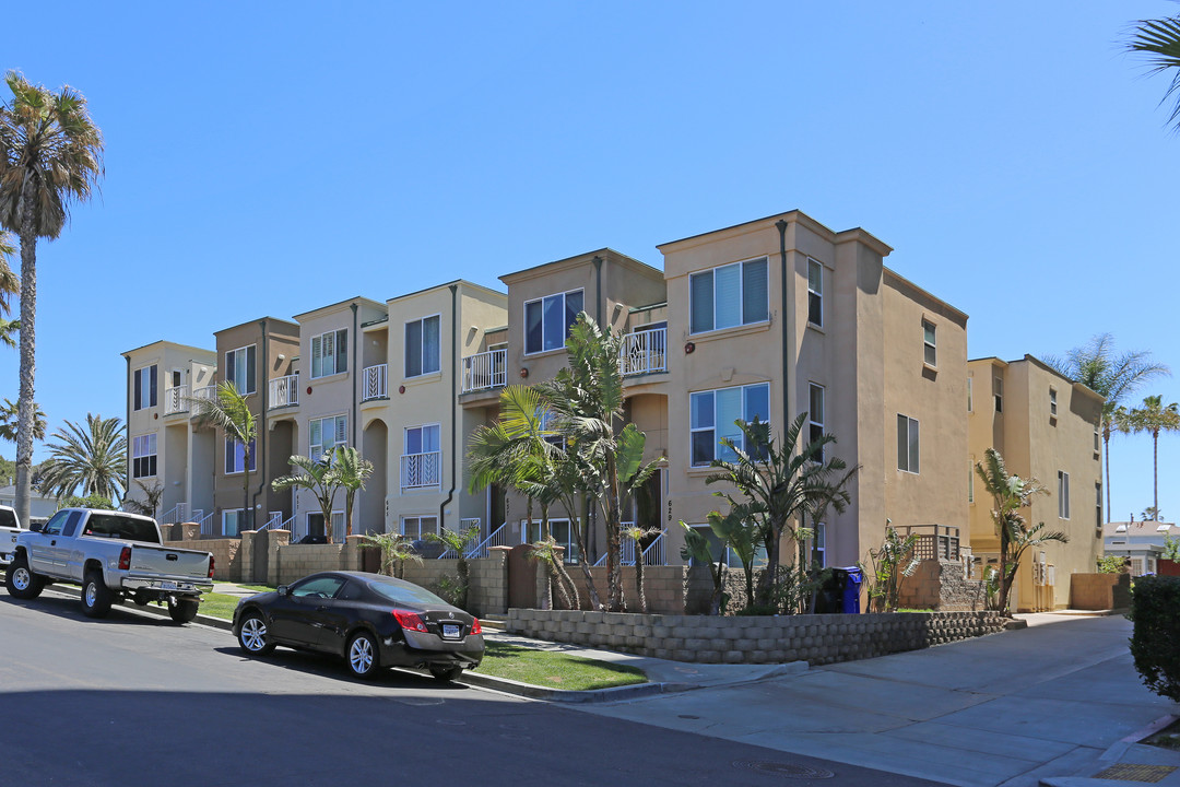 661-629 Chalcedony St in San Diego, CA - Building Photo